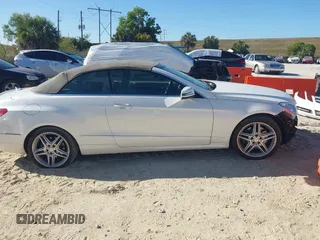 2013 Mercedes-Benz E 350 с VIN WDDKK5KF4DF209140, выставлен на аукционе IAAI как лот 41829168 с пробегом 100 548 миль миль и . История ставок и продаж доступна на DreamBid. Изображение 14.