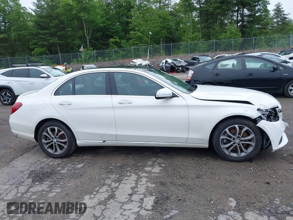 2016 Mercedes-Benz C 300 Luxury с VIN 55SWF4KB4GU108596, выставлен на аукционе IAAI как лот 42492677 с пробегом 93 115 миль миль и . История ставок и продаж доступна на DreamBid. Изображение 13.