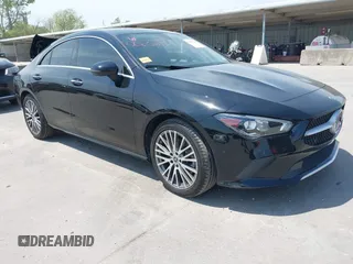 2021 Mercedes-Benz CLA 250 z VIN W1K5J4GB3MN157568, wystawiony jako IAAI lot #42063243 z przebiegiem 75 027 mil mil oraz . Historia ofert i sprzedaży dostępna na DreamBid. Obrazek 1.