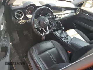 2018 Alfa Romeo Stelvio z VIN ZASFAKAN4J7B88776, wystawiony jako Copart lot #52402055 z przebiegiem 88 503 mil mil oraz Czysty tytuł • Clean title. Historia ofert i sprzedaży dostępna na DreamBid. Obrazek 8.