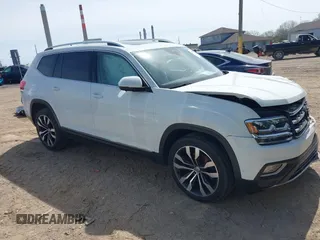 2019 Volkswagen Atlas SEL Premium z VIN 1V2NR2CA4KC612472, wystawiony jako IAAI lot #42095556 z przebiegiem 98 397 mil mil oraz . Historia ofert i sprzedaży dostępna na DreamBid. Obrazek 1.