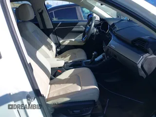 2020 Audi Q3 S line Prestige z VIN WA1FECF33L1073094, wystawiony jako IAAI lot #41568911 z przebiegiem 36 998 mil mil oraz . Historia ofert i sprzedaży dostępna na DreamBid. Obrazek 5.