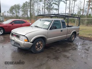 2000 GMC Sonoma SLS with VIN 1GTCS19W1Y8241082, listed as a IAAI auction lot 41394788 with 193,110 mi miles. Bid and sale history available at carsss.com. Image 2.
