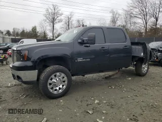 2008 GMC Sierra 3500HD SRW SLT z VIN 1GTHK33678F134009, wystawiony jako Copart lot #84897944 z przebiegiem 320 959 mil mil oraz Szkody całkowita. Historia ofert i sprzedaży dostępna na DreamBid. Obrazek 1.
