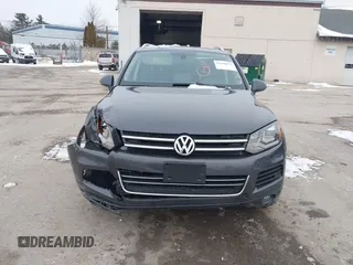 2012 Volkswagen Touareg Sport z VIN WVGEF9BP4CD008517, wystawiony jako IAAI lot #41386971 z przebiegiem 179 306 mil mil oraz . Historia ofert i sprzedaży dostępna na DreamBid. Obrazek 12.