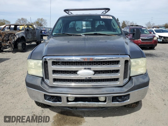2005 Ford F-250 XL z VIN 1FTSW21P55EC86436, wystawiony jako Copart lot #48553635 z przebiegiem 172 583 mil mil oraz Szkoda całkowita • Salvage title. Historia ofert i sprzedaży dostępna na DreamBid. Obrazek 5.