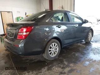 2019 Chevrolet Sonic LT z VIN 1G1JD5SB7K4107202, wystawiony jako IAAI lot #42430865 z przebiegiem 81 359 mil mil oraz . Historia ofert i sprzedaży dostępna na DreamBid. Obrazek 4.