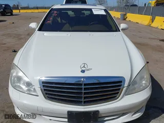 2009 Mercedes-Benz S-Class 5.5L V8 with VIN WDDNG86X29A242256, listed as a IAAI auction lot 42008977 with 195,004 mi miles. Bid and sale history available at carsss.com. Image 6.