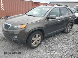 2012 Kia Sorento EX z VIN 5XYKU3A69CG279061, wystawiony jako Copart lot #60088605 z przebiegiem 272 332 mil mil oraz Czysty tytuł • Clean title. Historia ofert i sprzedaży dostępna na DreamBid. Obrazek 1.