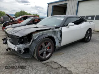 2013 Dodge Challenger R/T Classic z VIN 2C3CDYBT8DH653236, wystawiony jako Copart lot #57829185 z przebiegiem 57 793 mil mil oraz Szkoda całkowita • Salvage title. Historia ofert i sprzedaży dostępna na DreamBid. Obrazek 1.
