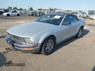 2006 Ford Mustang Standard с VIN 1ZVFT84N465102562, выставлен на аукционе IAAI как лот 42453410 с пробегом 142 098 миль миль и . История ставок и продаж доступна на DreamBid. Изображение 2.