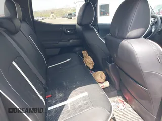 2018 Toyota Tacoma SR with VIN 3TMCZ5AN5JM125066, listed as a IAAI auction lot 41961168 with 88,497 mi miles. Bid and sale history available at carsss.com. Image 8.