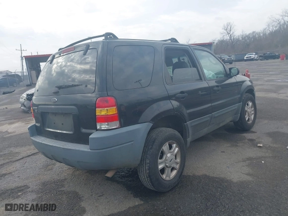 2004 Ford Escape XLT with VIN 1FMCU03114KB25567, listed as a IAAI auction lot 41559575 with 238,685 mi miles. Bid and sale history available at carsss.com. Image 4.
