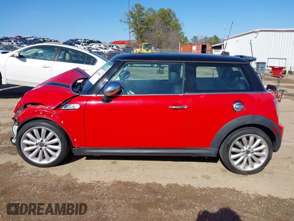 2011 MINI Hardtop S with VIN WMWSV3C52BTY13681, listed as a IAAI auction lot 41472000 with 105,754 mi miles and . Bid and sale history available at DreamBid. Image 15.