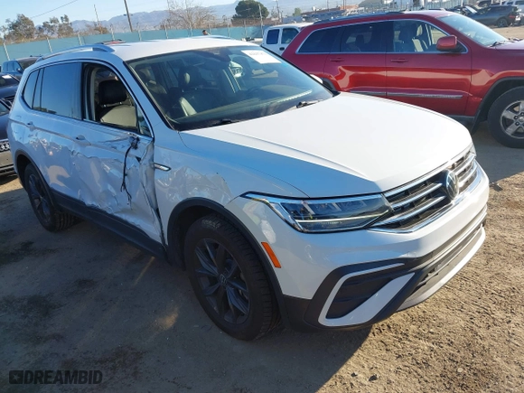 2022 Volkswagen Tiguan SE with VIN 3VV3B7AXXNM020225, listed as a IAAI auction lot 41637473 with 32,340 mi miles. Bid and sale history available at carsss.com. Image 1.