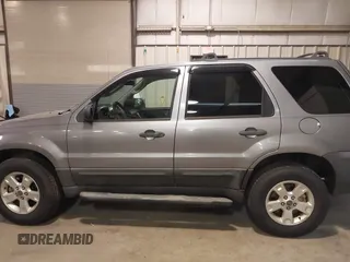 2007 Ford Escape XLT with VIN 1FMYU93167KB35526, listed as a IAAI auction lot 41364037 with 145,594 mi miles. Bid and sale history available at carsss.com. Image 14.