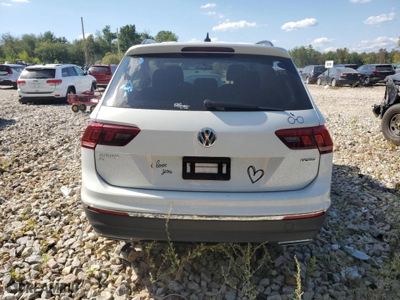 2020 Volkswagen Tiguan SE with VIN 3VV2B7AX5LM111699, listed as a Copart auction lot 70121394 with 32,217 mi miles and Salvage Title. Bid and sale history available at carsss.com. Image 6.