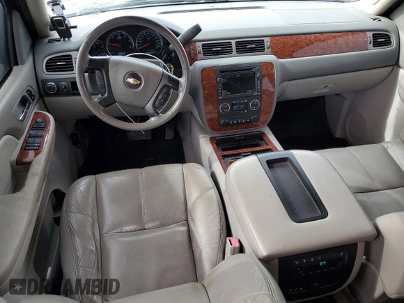 2008 Chevrolet Suburban 3LT z VIN 1GNFC16J28J158036, wystawiony jako Copart lot #83889104 z przebiegiem 189 822 mil mil oraz Szkoda całkowita • Salvage title. Historia ofert i sprzedaży dostępna na DreamBid. Obrazek 8.