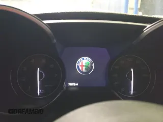 2020 Alfa Romeo Giulia z VIN ZARFANAN8L7629540, wystawiony jako Copart lot #44726155 z przebiegiem 77 672 mil mil oraz Tytuł czysty. Historia ofert i sprzedaży dostępna na DreamBid. Obrazek 9.