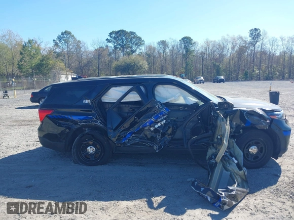 2021 Ford Police Interceptor Utility z VIN 1FM5K8AB0MGB98697, wystawiony jako IAAI lot #41877811 z przebiegiem 23 127 mil mil oraz . Historia ofert i sprzedaży dostępna na DreamBid. Obrazek 13.