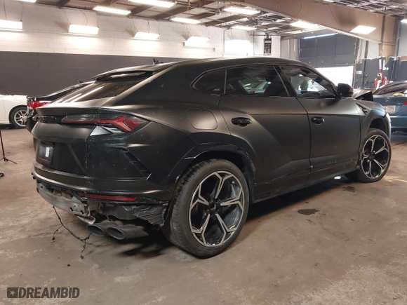 2019 Lamborghini Urus with VIN ZPBUA1ZL4KLA03222, listed as a IAAI auction lot 41920029 with 57,055 mi miles. Bid and sale history available at carsss.com. Image 4.