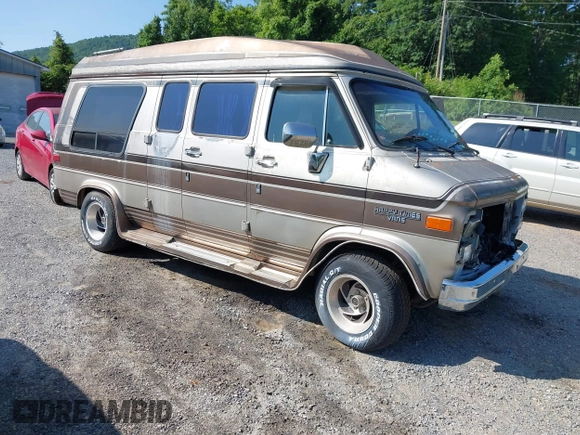 1988 Chevrolet Chevy Van z VIN 1GBEG25K8J7123095, wystawiony jako IAAI lot #42355125 z przebiegiem 92 496 mil mil oraz . Historia ofert i sprzedaży dostępna na DreamBid. Obrazek 1.