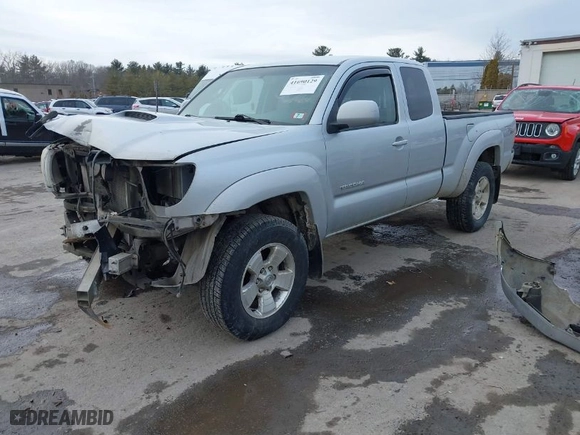 2005 Toyota Tacoma with VIN 5TEUU42N85Z043059, listed as a IAAI auction lot 41690129 with 129,927 mi miles. Bid and sale history available at carsss.com. Image 2.