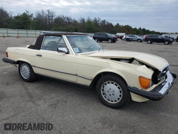 1989 Mercedes-Benz 560 SL z VIN WDBBA48D9KA102252, wystawiony jako Copart lot #61684484 z przebiegiem 111 537 mil mil oraz Szkoda całkowita • Salvage title. Historia ofert i sprzedaży dostępna na DreamBid. Obrazek 4.