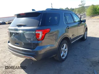 2017 Ford Explorer XLT z VIN 1FM5K8D85HGC79264, wystawiony jako IAAI lot #42007539 z przebiegiem 221 897 mil mil oraz . Historia ofert i sprzedaży dostępna na DreamBid. Obrazek 4.