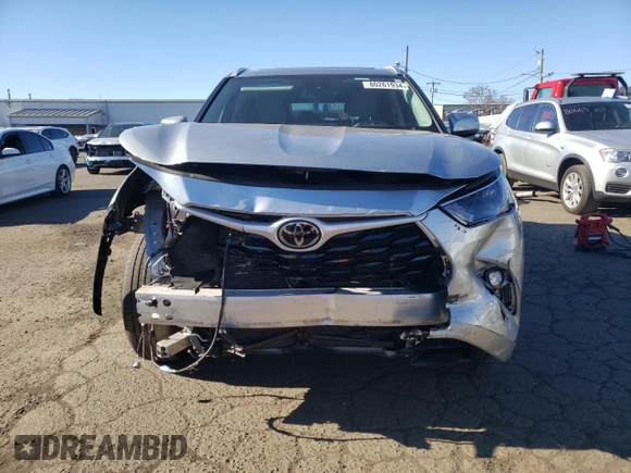 2022 Toyota Highlander XLE with VIN 5TDGZRBH6NS222767, listed as a Copart auction lot 81367674 with 27,948 mi miles and Salvage title. Bid and sale history available at DreamBid. Image 5.