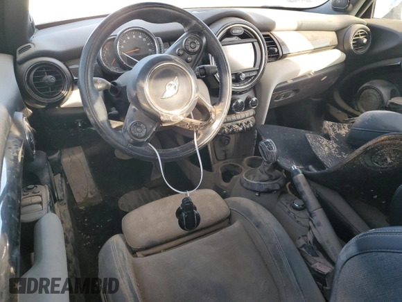 2016 MINI Convertible S z VIN WMWWG9C56G3A91978, wystawiony jako Copart lot #82303574 z przebiegiem Nie podano mil oraz Czysty tytuł • Clean title. Historia ofert i sprzedaży dostępna na DreamBid. Obrazek 8.