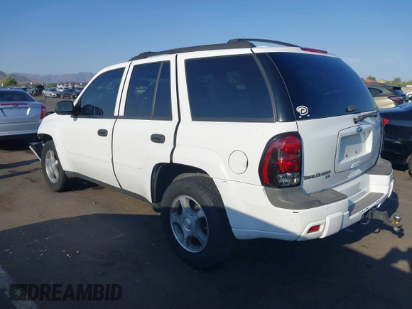2006 Chevrolet TrailBlazer LS with VIN 1GNDT13S762342786, listed as a IAAI auction lot 39932194 with 288,370 mi miles and . Bid and sale history available at DreamBid. Image 3.