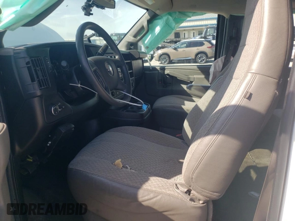 2017 Chevrolet Express Passenger LT z VIN 1GAZGPFG0H1339243, wystawiony jako Copart lot #51465385 z przebiegiem 116 263 mil mil oraz Szkoda całkowita • Salvage title. Historia ofert i sprzedaży dostępna na DreamBid. Obrazek 7.