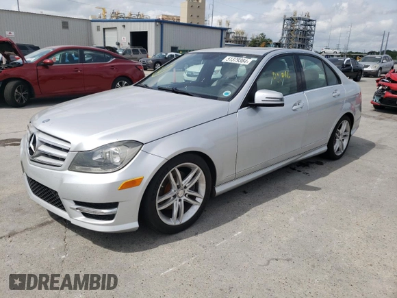 2013 Mercedes-Benz C 250 Sport z VIN WDDGF4HB9DR263699, wystawiony jako Copart lot #51379384 z przebiegiem 123 016 mil mil oraz Szkoda całkowita • Salvage title. Historia ofert i sprzedaży dostępna na DreamBid. Obrazek 1.