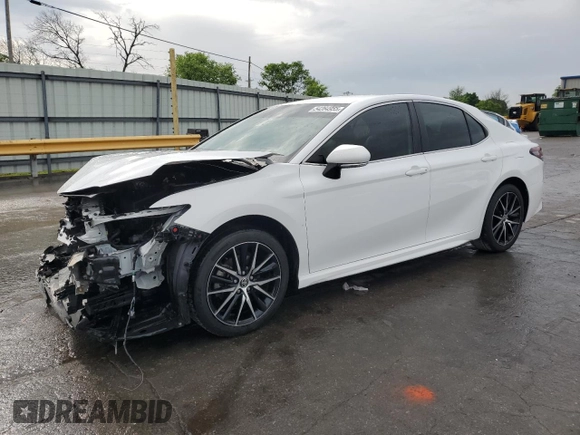 2022 Toyota Camry SE with VIN 4T1G11AK7NU682646, listed as a Copart auction lot 54264955 with 65,835 mi miles and Salvage Title. Bid and sale history available at carsss.com. Image 1.