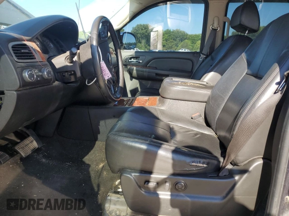 2008 Chevrolet Avalanche LTZ with VIN 3GNFK12308G274329, listed as a Copart auction lot 56370895 with 218,824 mi miles and Clean title. Bid and sale history available at DreamBid. Image 7.