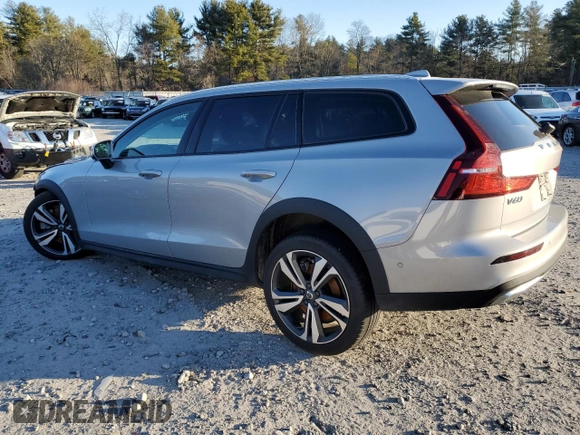 2023 Volvo V60 Plus z VIN YV4L12WZ4P2108242, wystawiony jako Copart lot #46248054 z przebiegiem 19 778 mil mil oraz . Historia ofert i sprzedaży dostępna na DreamBid. Obrazek 2.