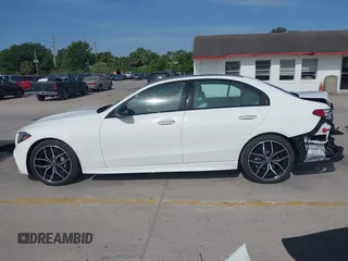 2024 Mercedes-Benz C 300 z VIN W1KAF4GB8RR227839, wystawiony jako IAAI lot #42079634 z przebiegiem 2 062 mil mil oraz . Historia ofert i sprzedaży dostępna na DreamBid. Obrazek 15.