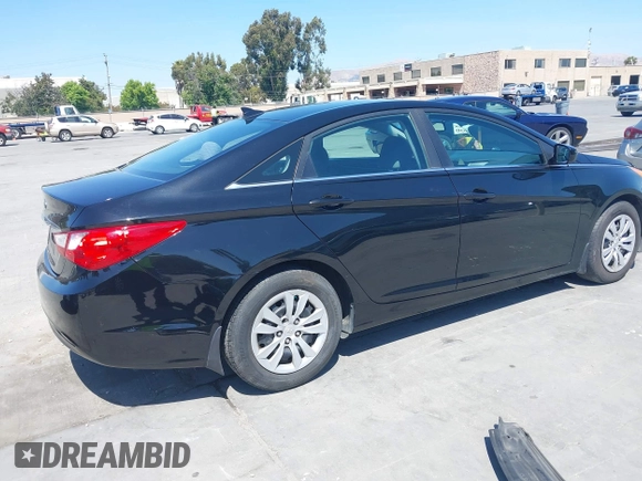 2013 Hyundai Sonata GLS z VIN 5NPEB4AC0DH532292, wystawiony jako IAAI lot #42465873 z przebiegiem Nie podano mil oraz . Historia ofert i sprzedaży dostępna na DreamBid. Obrazek 4.