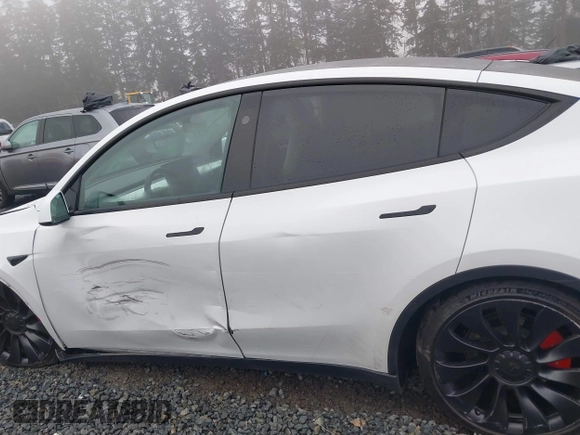 2023 Tesla Model Y Performance z VIN 7SAYGDEF2PF917295, wystawiony jako IAAI lot #41260852 z przebiegiem 23 295 mil mil oraz . Historia ofert i sprzedaży dostępna na DreamBid. Obrazek 14.