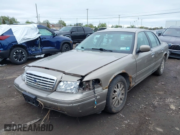 2003 Ford Crown Victoria LX z VIN 2FAFP74W13X120754, wystawiony jako IAAI lot #42212879 z przebiegiem 91 438 mil mil oraz . Historia ofert i sprzedaży dostępna na DreamBid. Obrazek 17.