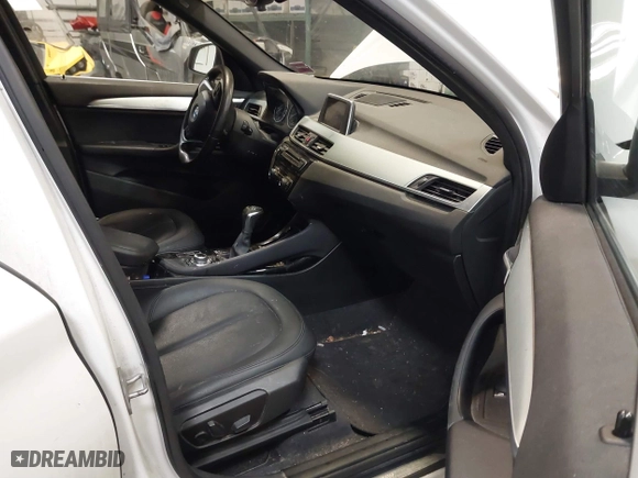 2016 BMW X1 xDrive28i with VIN WBXHT3C30G5E52065, listed as a IAAI auction lot 41552781 with 205,961 mi miles. Bid and sale history available at carsss.com. Image 5.