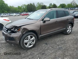 2013 Volkswagen Touareg Lux z VIN WVGEF9BP6DD010285, wystawiony jako Copart lot #54008285 z przebiegiem 172 257 mil mil oraz Czysty tytuł • Clean title. Historia ofert i sprzedaży dostępna na DreamBid. Obrazek 1.