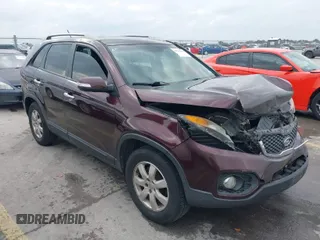 2012 Kia Sorento LX with VIN 5XYKT4A27CG298374, listed as a IAAI auction lot 41711273 with 179,008 mi miles. Bid and sale history available at carsss.com. Image 1.