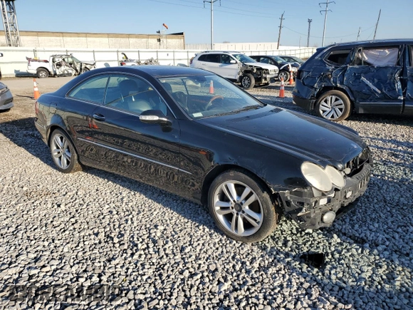 2008 Mercedes-Benz CLK 350 z VIN WDBTJ56H88F238626, wystawiony jako Copart lot #49378635 z przebiegiem 165 378 mil mil oraz Szkoda całkowita • Salvage title. Historia ofert i sprzedaży dostępna na DreamBid. Obrazek 4.