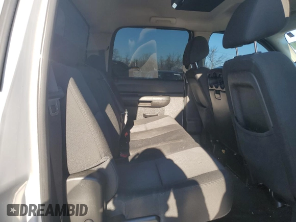 2013 Chevrolet Silverado 1500 LT with VIN 3GCPKSE71DG149447, listed as a Copart auction lot 44828265 with 231,538 mi miles and Salvage Title. Bid and sale history available at DreamBid. Image 10.