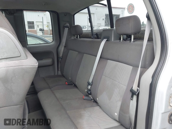 2004 Ford F-150 XL z VIN 1FTPX125X4NA15610, wystawiony jako IAAI lot #42316587 z przebiegiem 243 554 mil mil oraz . Historia ofert i sprzedaży dostępna na DreamBid. Obrazek 8.