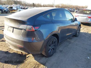 2024 Tesla Model Y Long Range with VIN 7SAYGDEE6RA321453, listed as a IAAI auction lot 41463429 with 9,649 mi miles. Bid and sale history available at carsss.com. Image 4.
