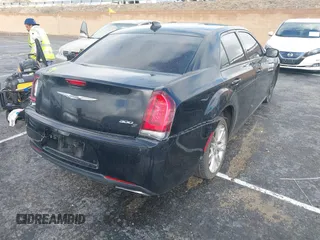 2018 Chrysler 300 with VIN 2C3CCABGXJH239934, listed as a IAAI auction lot 41517944 with 140,699 mi miles. Bid and sale history available at carsss.com. Image 4.