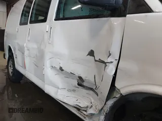 2005 GMC Savana Cargo Van with VIN 1GTGG25V451900301, listed as a IAAI auction lot 41637546 with 237,623 mi miles. Bid and sale history available at carsss.com. Image 6.